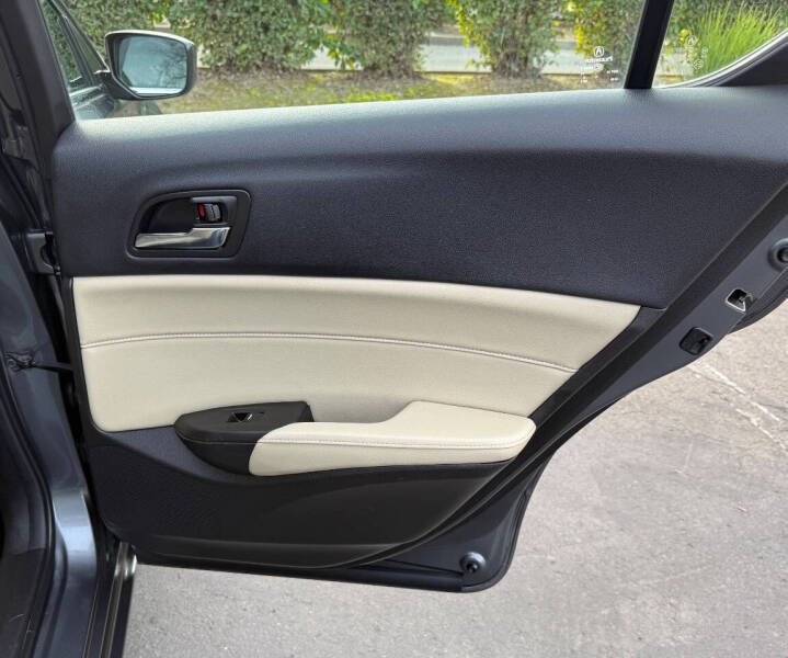 2013 Acura ILX 2.0L w/Tech