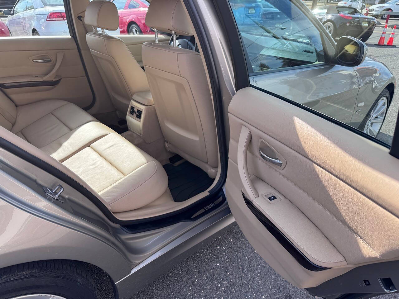 2011 BMW 3 Series 21