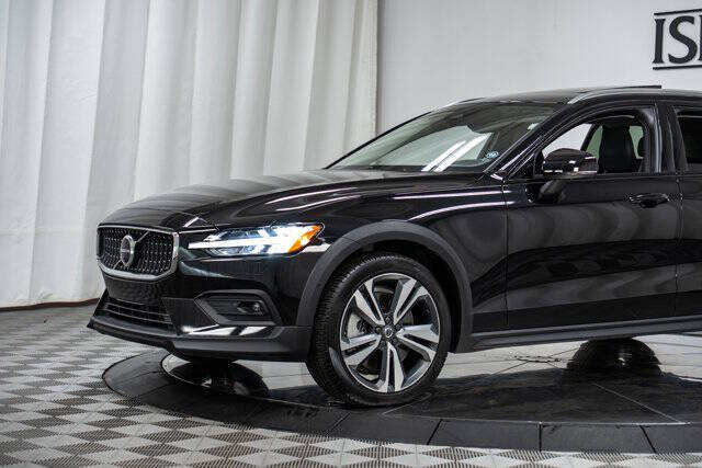 2024 Volvo V60 Cross Country B5 Plus