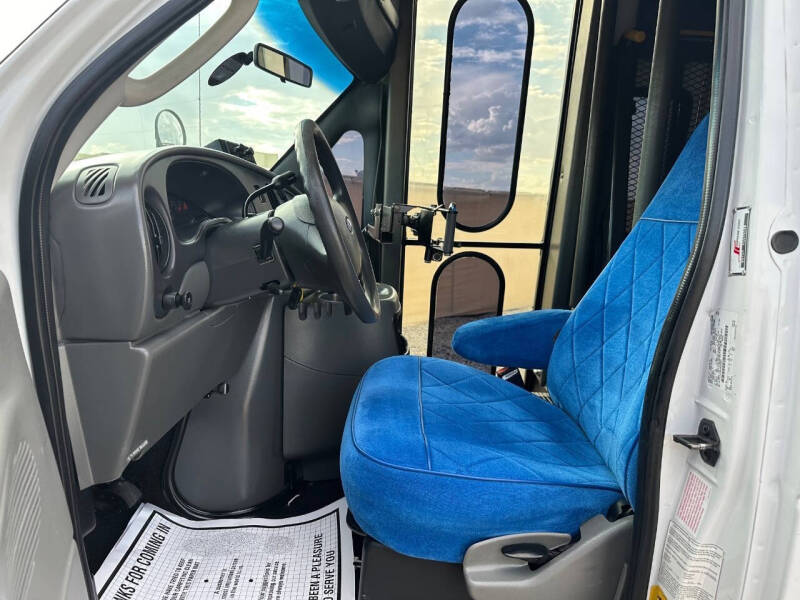 2004 Ford E-Series