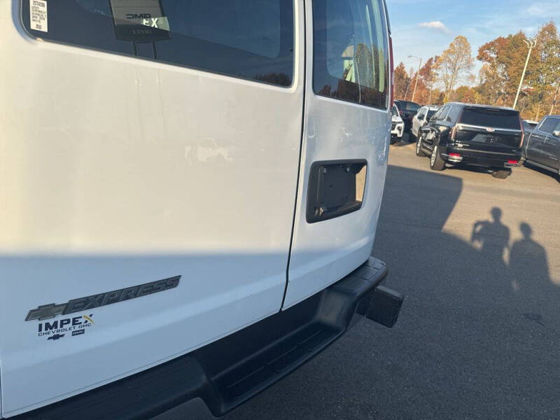 2023 Chevrolet Express 2500