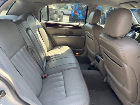2003 Lincoln Town Car Signature