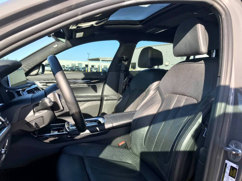 2022 BMW 7 Series 740i