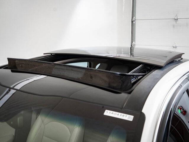 2019 Kia Cadenza Technology