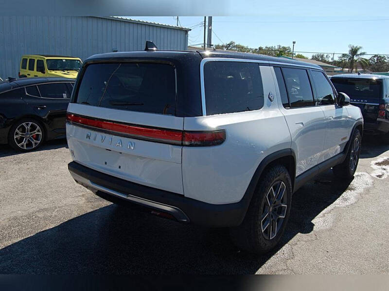 2023 Rivian R1S Adventure
