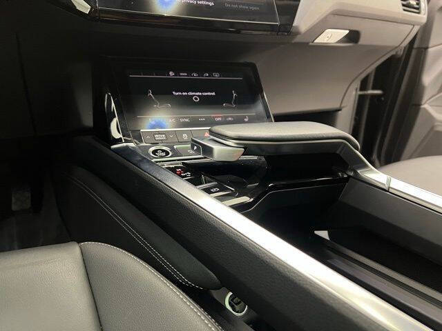 2023 Audi e-tron quattro Premium