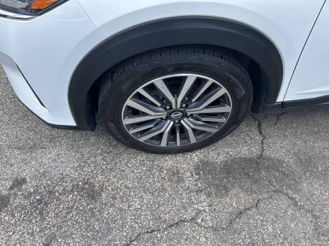 2021 Nissan Kicks SR