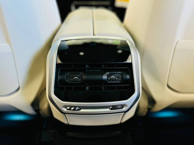 2023 BMW 7 Series 740i