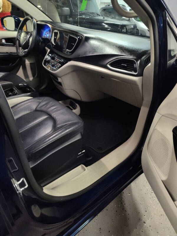 2017 Chrysler Pacifica Touring-L