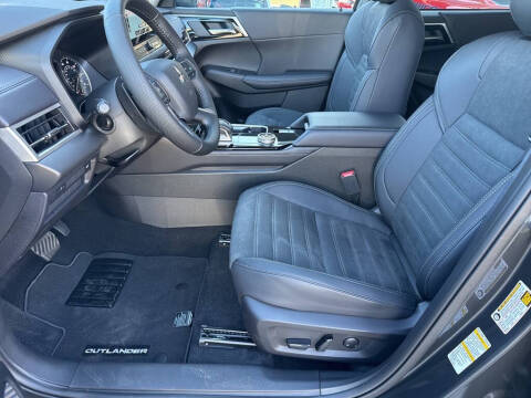 2025 Mitsubishi Outlander SE