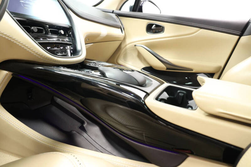 2021 Aston Martin DBX