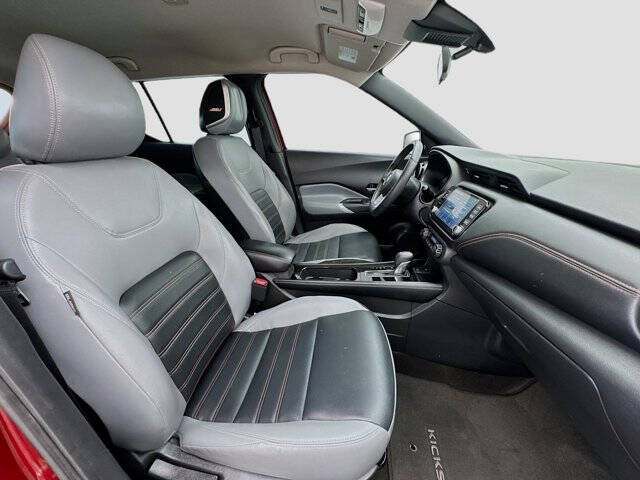 2022 Nissan Kicks SR