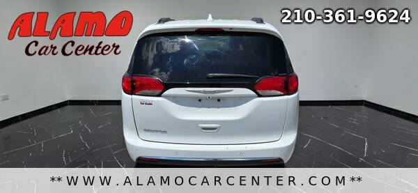 2017 Chrysler Pacifica Touring-L