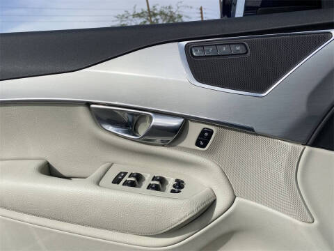 2016 Volvo XC90 T5 Momentum