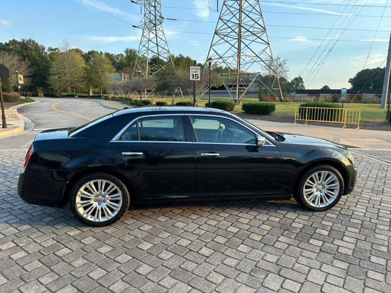 2011 Chrysler 300 null photo 23