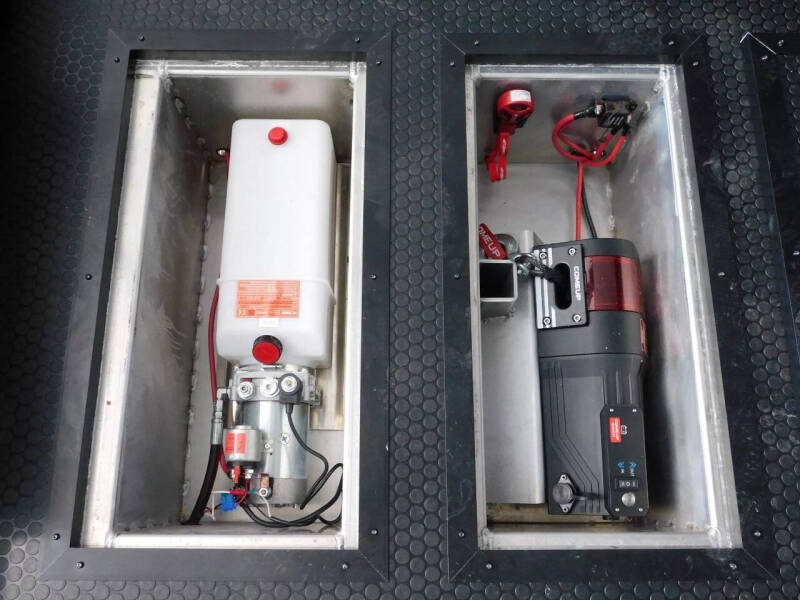 2025 United Trailers UAT 34' Aluminum Stacker Loade