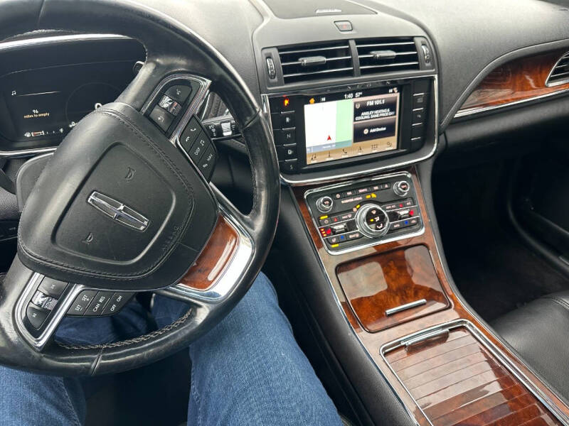 2017 Lincoln Continental Select