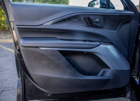 2024 Cadillac LYRIQ Luxury 2