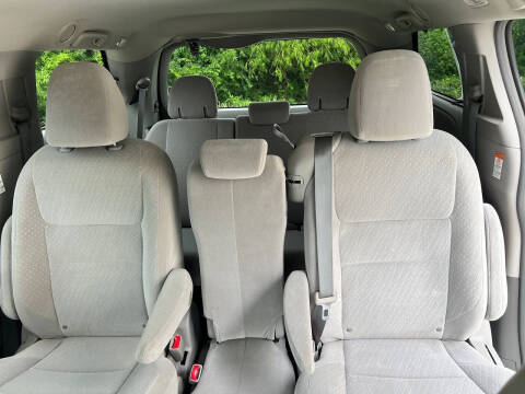 2017 Toyota Sienna LE 8-Passenger