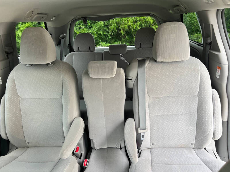 2017 Toyota Sienna LE 8-Passenger