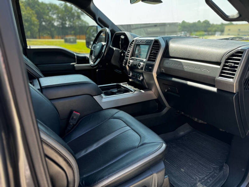 2019 Ford F-250 Super Duty Platinum photo 16