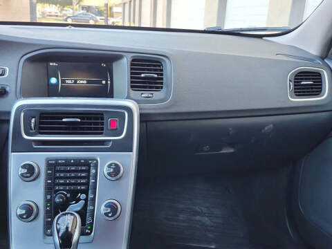 2017 Volvo V60 Cross Country T5 Premier