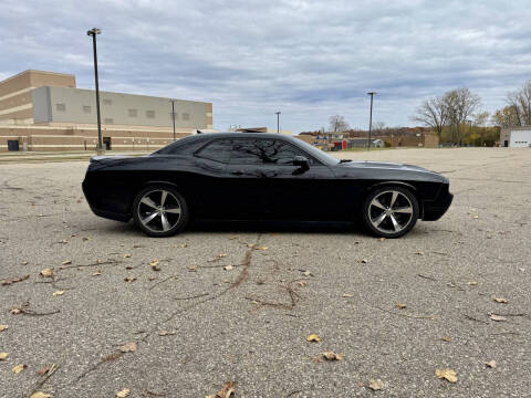 2017 Dodge Challenger SXT Plus