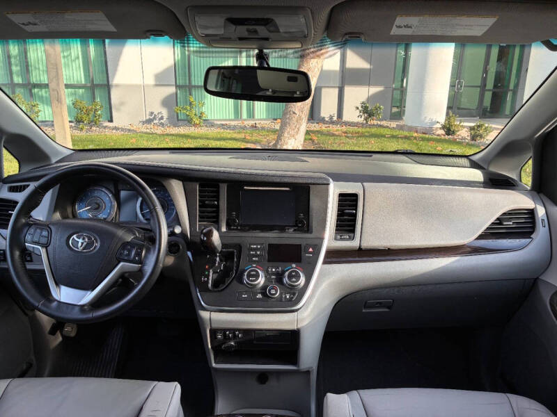 2015 Toyota Sienna XLE 8-Passenger