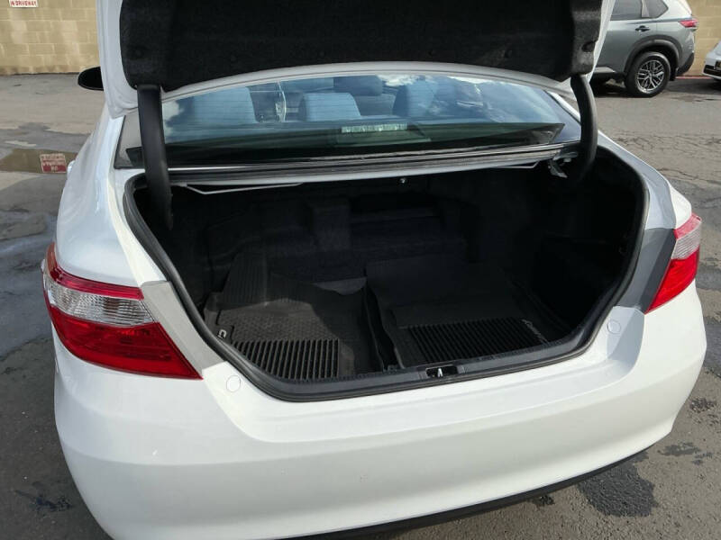 2017 Toyota Camry Hybrid LE