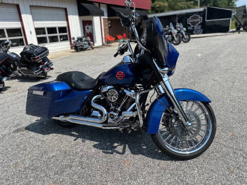 2017 Harley-Davidson FLHX - for sale at Dark Horse Motorcycles in Gaffney SC