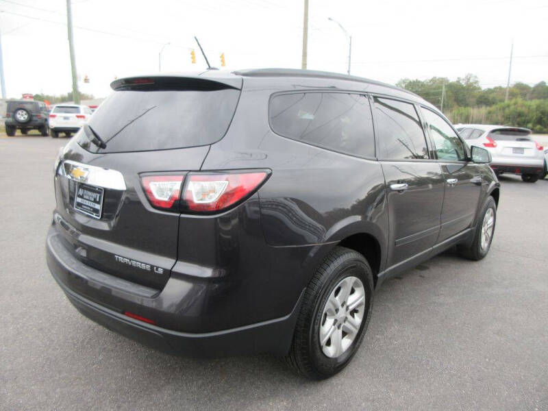 2015 Chevrolet Traverse LS photo 4