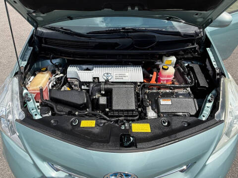2013 Toyota Prius v Three