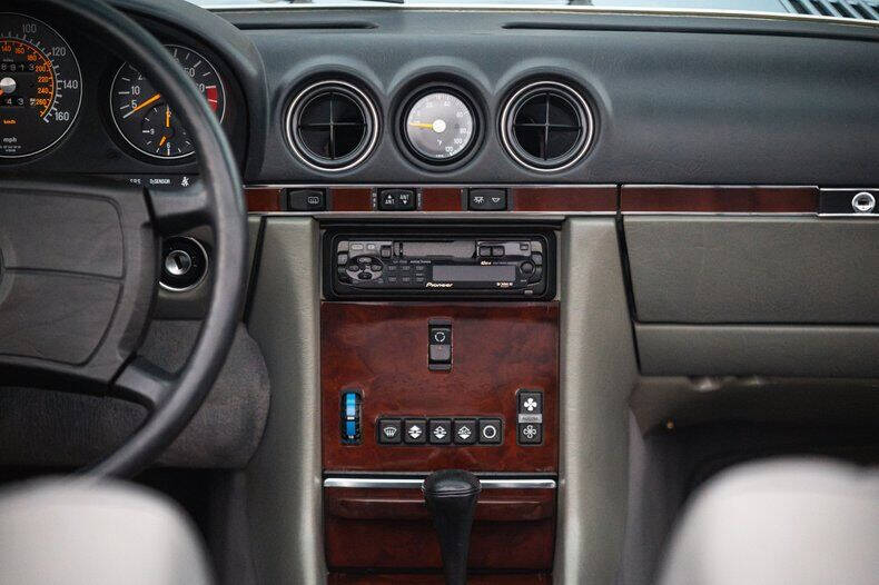 1986 Mercedes-Benz 560-Class 560 SL