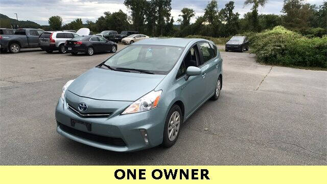 2014 Toyota Prius v Two