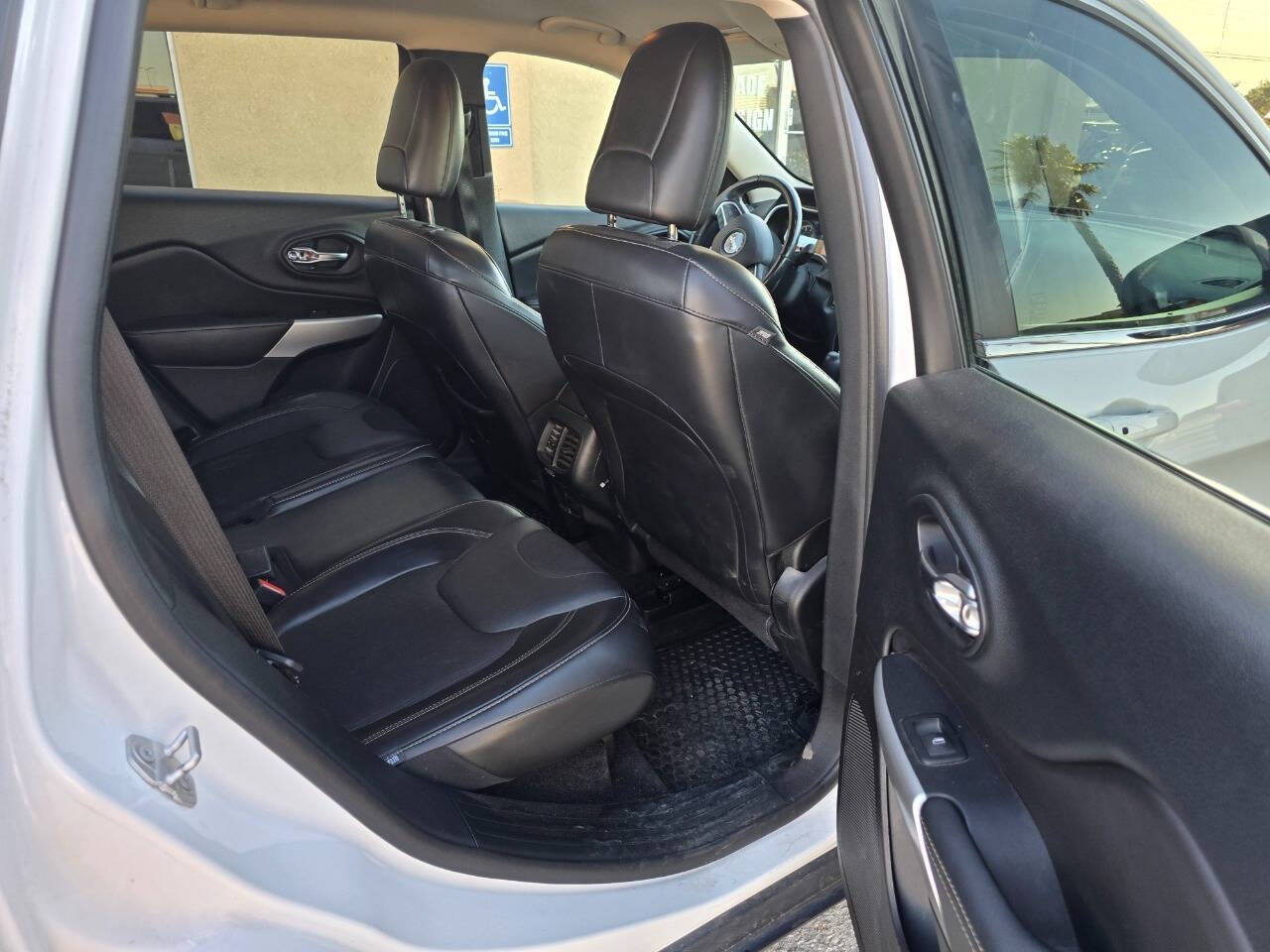 2018 Jeep Cherokee for sale at DOUBLE DEUCE AUTO in Hesperia, CA