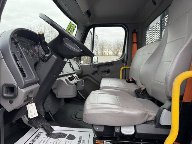 2023 Freightliner M2 106