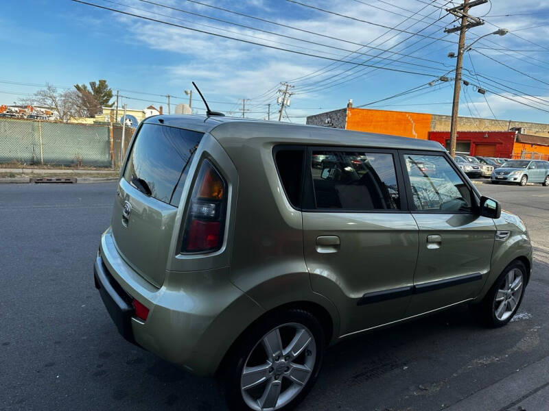 2010 Kia Soul +