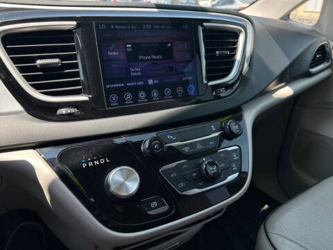 2017 Chrysler Pacifica Hybrid Touring Plus