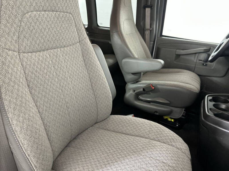 2025 Chevrolet Express LS 3500