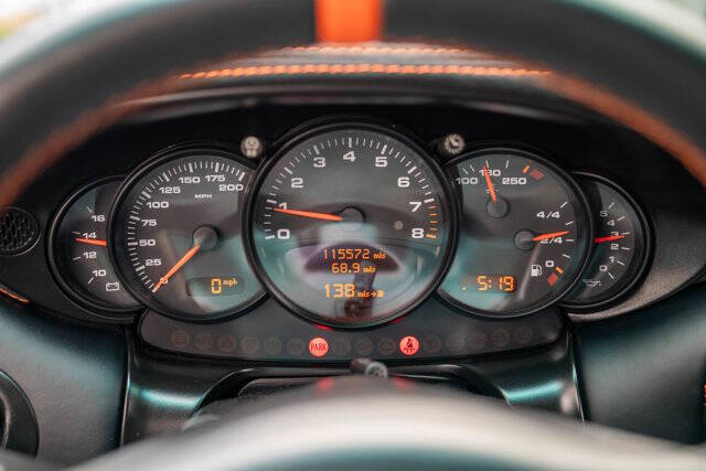 2003 Porsche 911 21