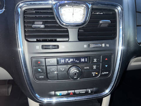 2012 Chrysler Town and Country Touring