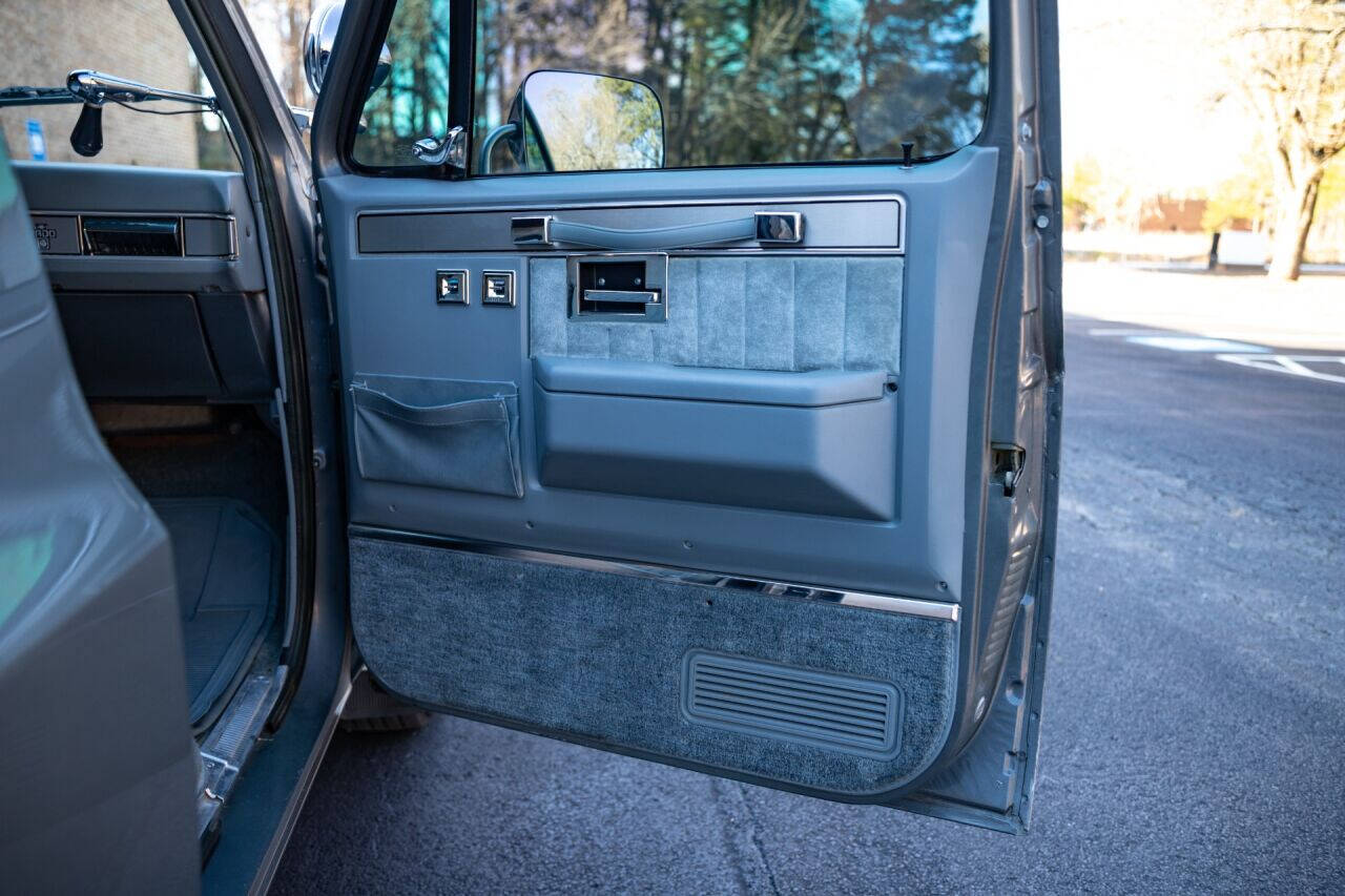 1988 Chevrolet Suburban 27