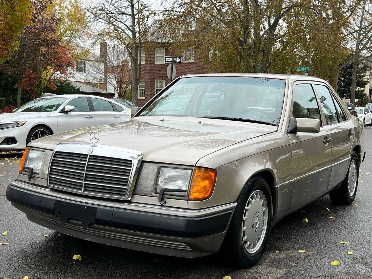 1990 Mercedes-Benz 300-Class  - $6,900
