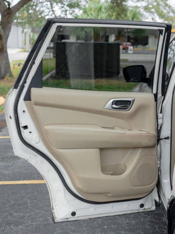 2017 Nissan Pathfinder SL