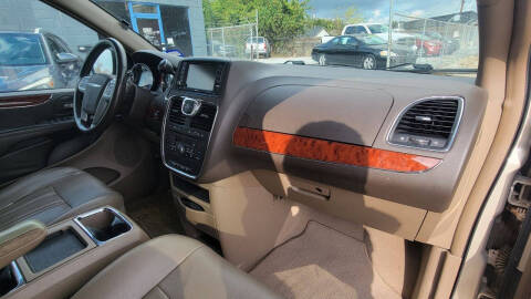 2013 Chrysler Town and Country Touring-L