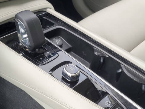 2024 Volvo XC90 B5 Core Bright Theme