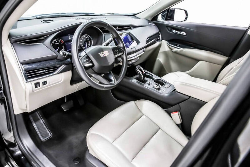 2023 Cadillac XT4 Premium Luxury