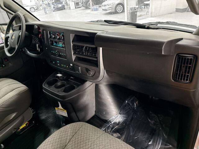 2025 Chevrolet Express 3500