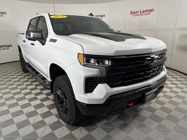 Used 2023 Chevrolet Silverado 1500 LT Trail Boss with VIN 3GCUDFE81PG333045 for sale in Bloomington, IL