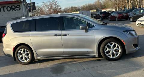 2018 Chrysler Pacifica for sale at Zacatecas Motors Corp in Des Moines IA
